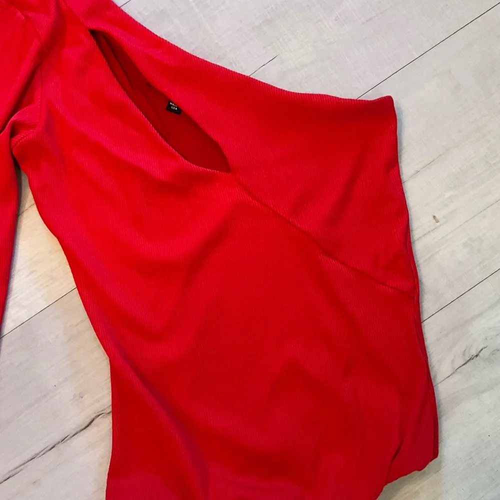 Lulus Make a Slash Red Ribbed One-Shoulder Long Sleeve Bodysuit XS - Picture 6 of 9